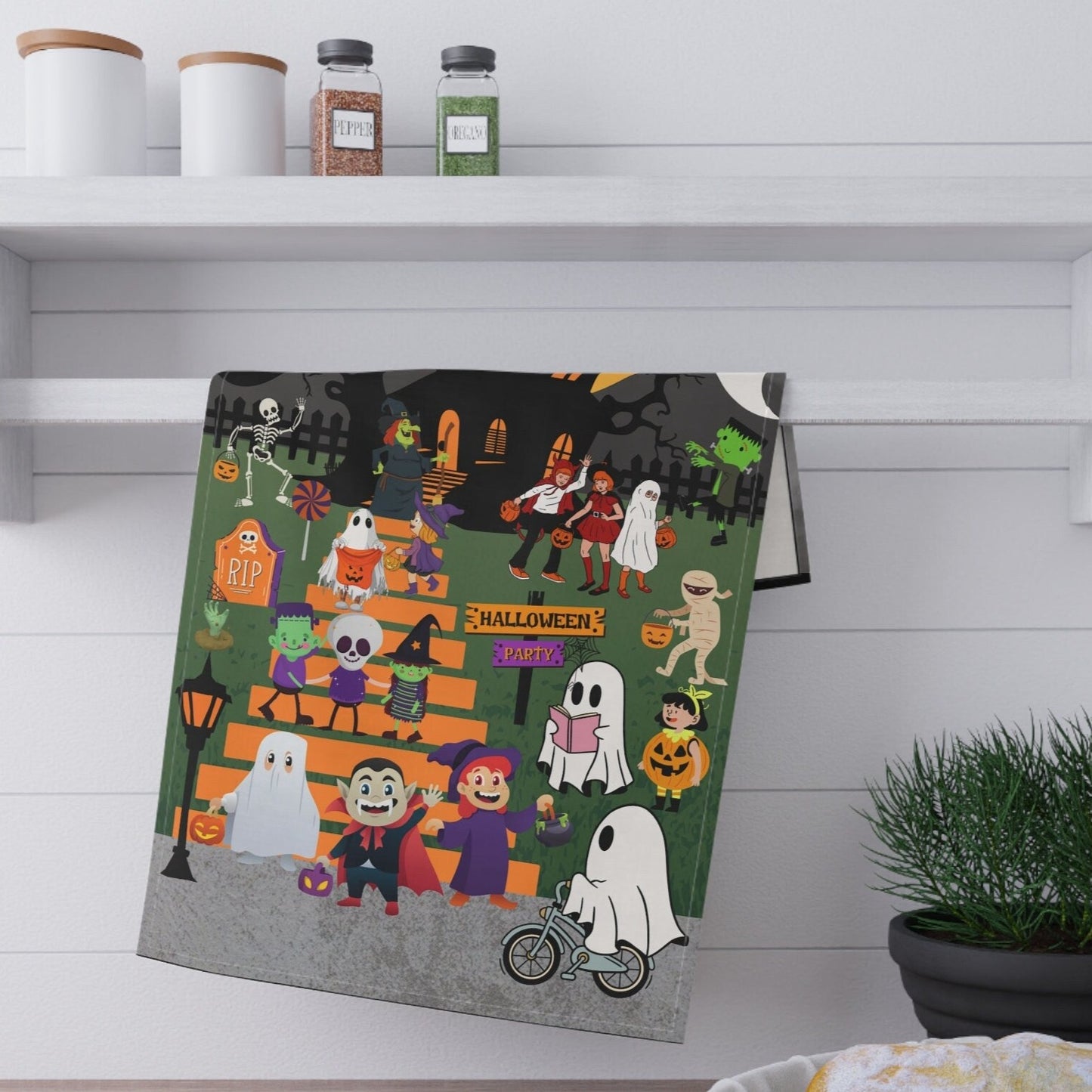 This kitchen towel not only offers a delightful visual display, but it also boasts high-quality craftsmanship. Made from lightweight cotton twill material, it provides excellent absorbency and durability for all your kitchen needs.